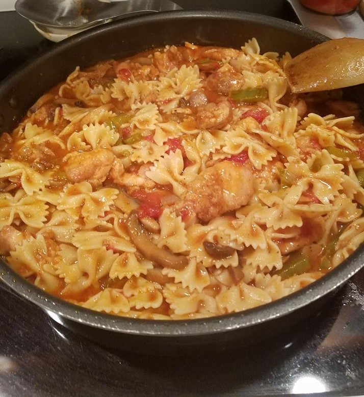 chicken cacciatore in pan (2)