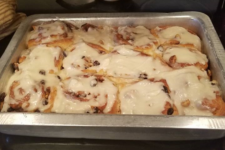 cinnamon rolls pan (2)