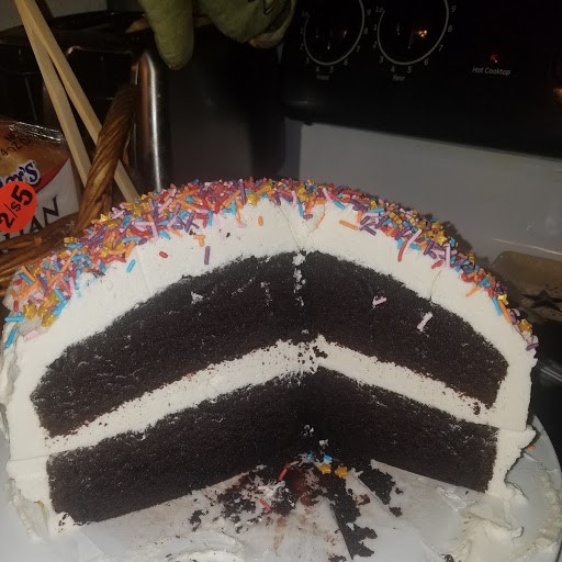 CHOCOLATECAKE IN HALF